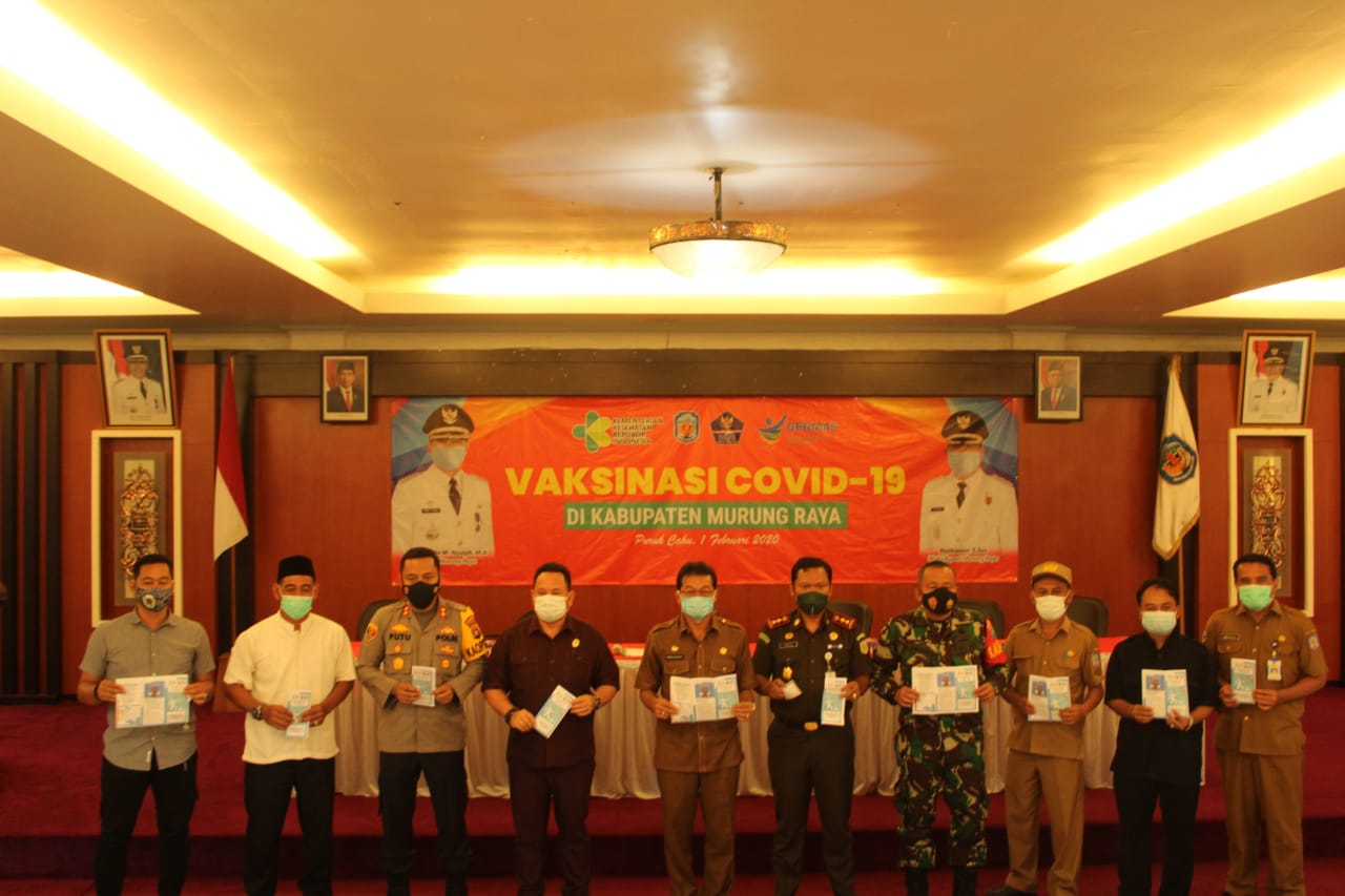 Sepuluh Orang Pertama Disuntik Vaksin Covid-19