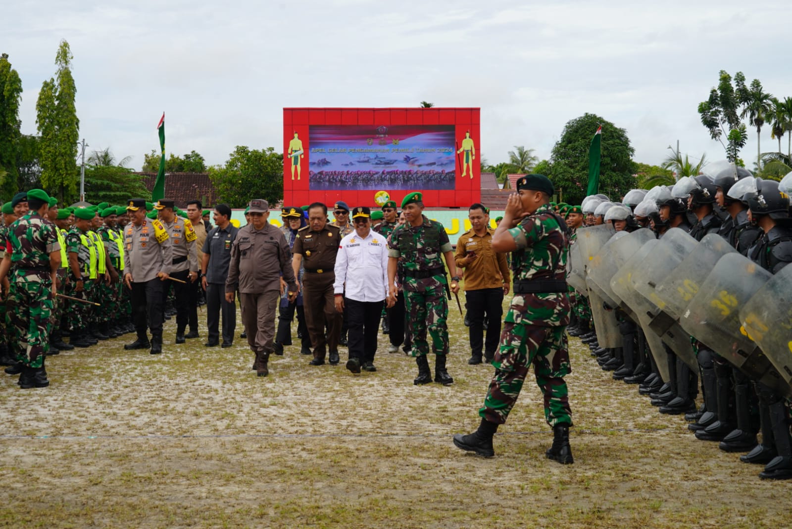 Sekda Nuryakin Hadiri Apel Gelar Kekuatan Pengamanan Pemilu Internal TNI Tahun 2024 bersama Panglima TNI secara Hybrid