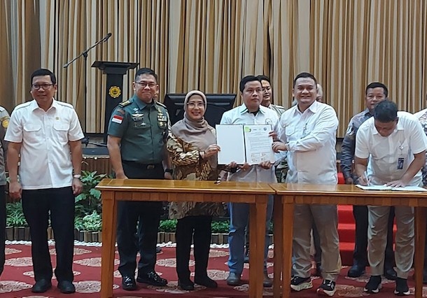 Kadis TPHP Prov. Kalteng Tandatangani Komitmen Bersama Serap Gabah Petani