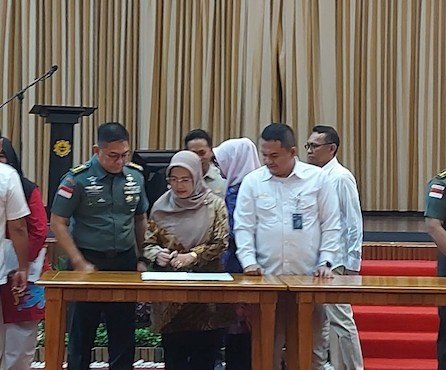 Kadis TPHP Prov. Kalteng Tandatangani Komitmen Bersama Serap Gabah Petani