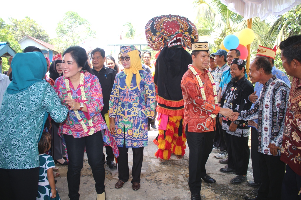 Bupati Hadiri Tiga Acara di Desa Warna Sari