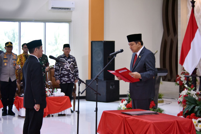 Pj. Bupati Budi Santosa Lantik Rody Iskandar sebagai Sekda Kobar