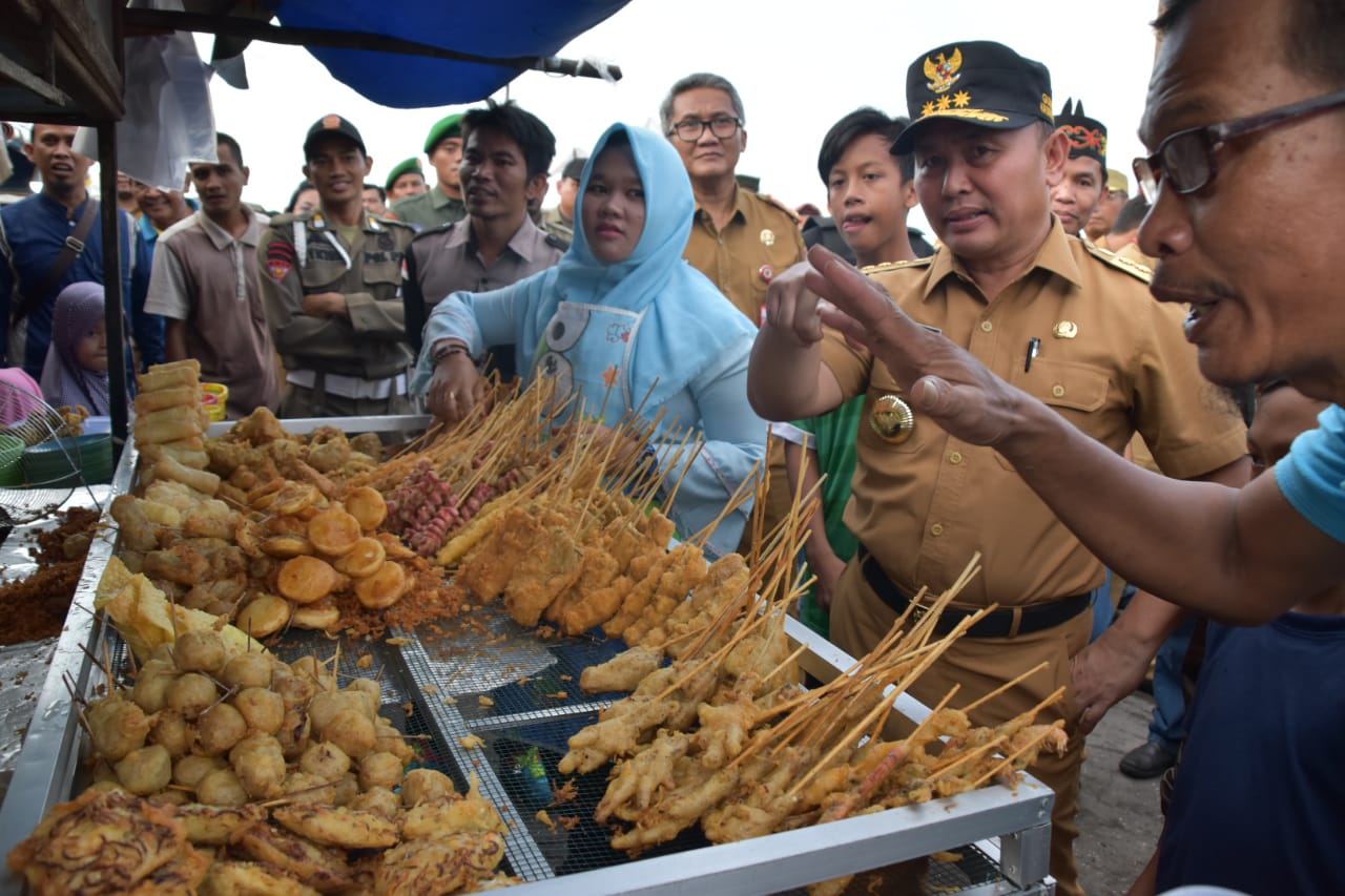 Gubernur Berikan Bantuan Kepada Korban Kebakaran Puntun