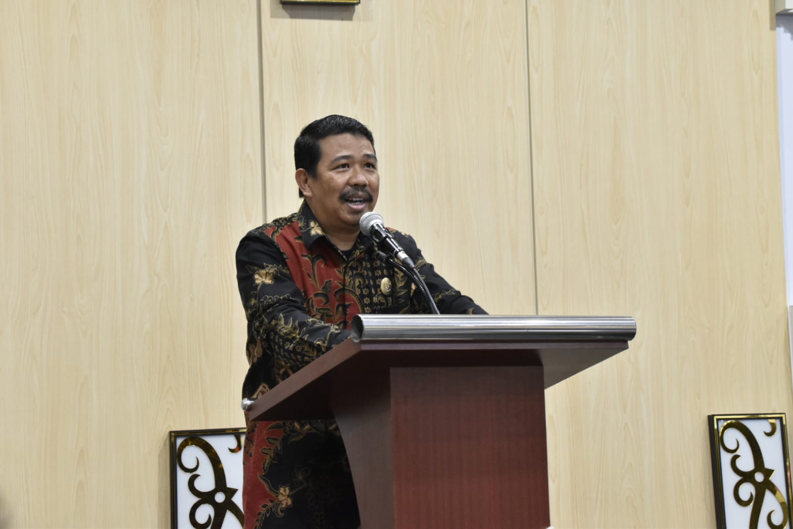Plt. Kadis Kominfosantik Agus Siswadi Hadiri Webinar Diseminasi Peraturan KI (PERKI) Standar Layanan Informasi Publik (SLIP)