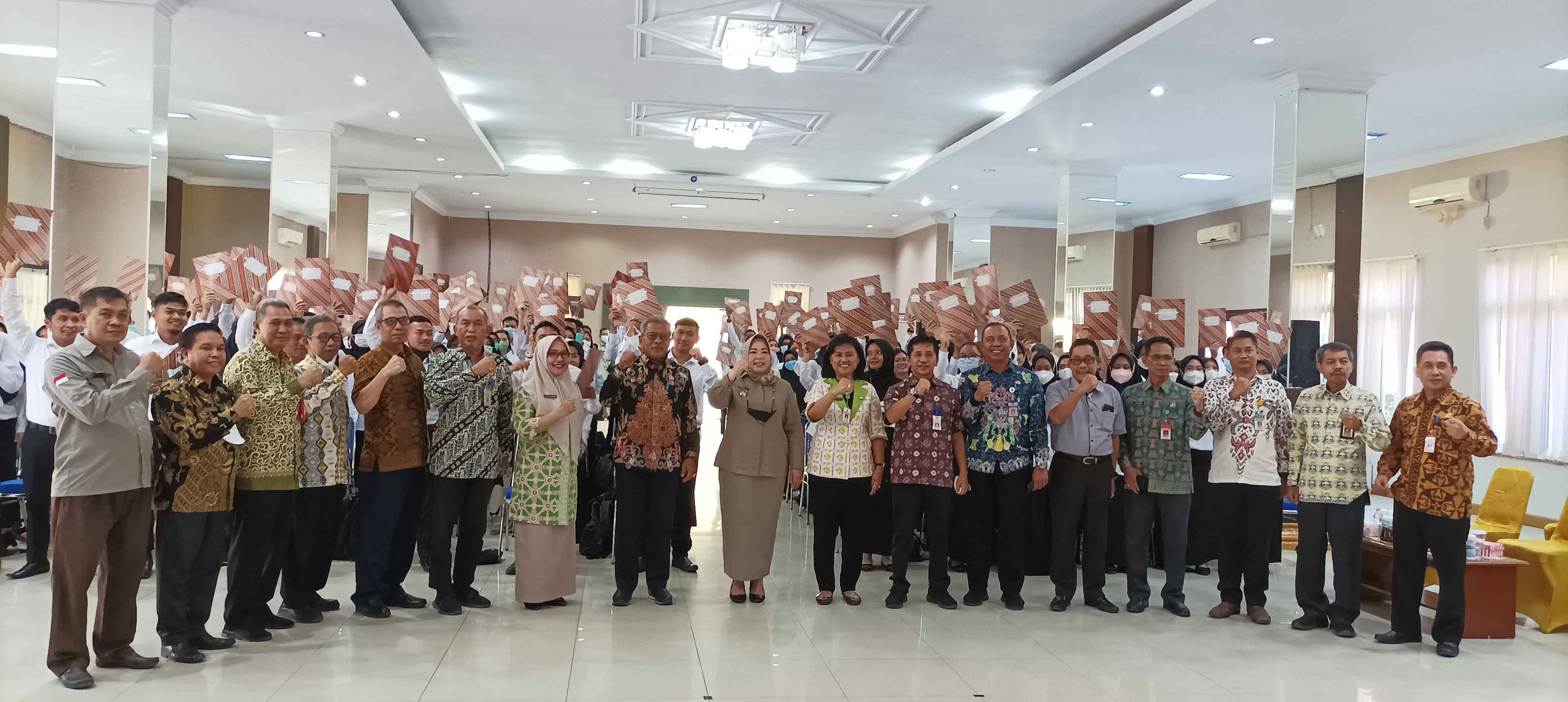 Pemkab Kobar Serahkan SK Pengangkatan CPNS Formasi Tahun 2021