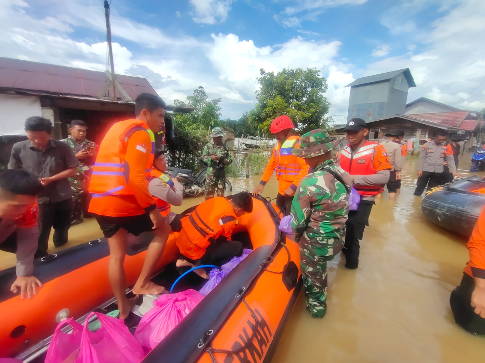 Banjir di Kabupaten Kapuas 13.192 jiwa Terdampak, Pemprov dan Tim Gabungan Dirikan Posko dan Dapur Umum