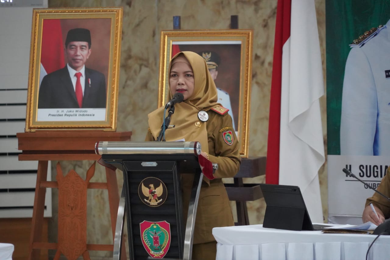 Asisten Ekbang Sri Widanarni Pimpin Pembahasan RKP DBH Sawit Se-Kalteng