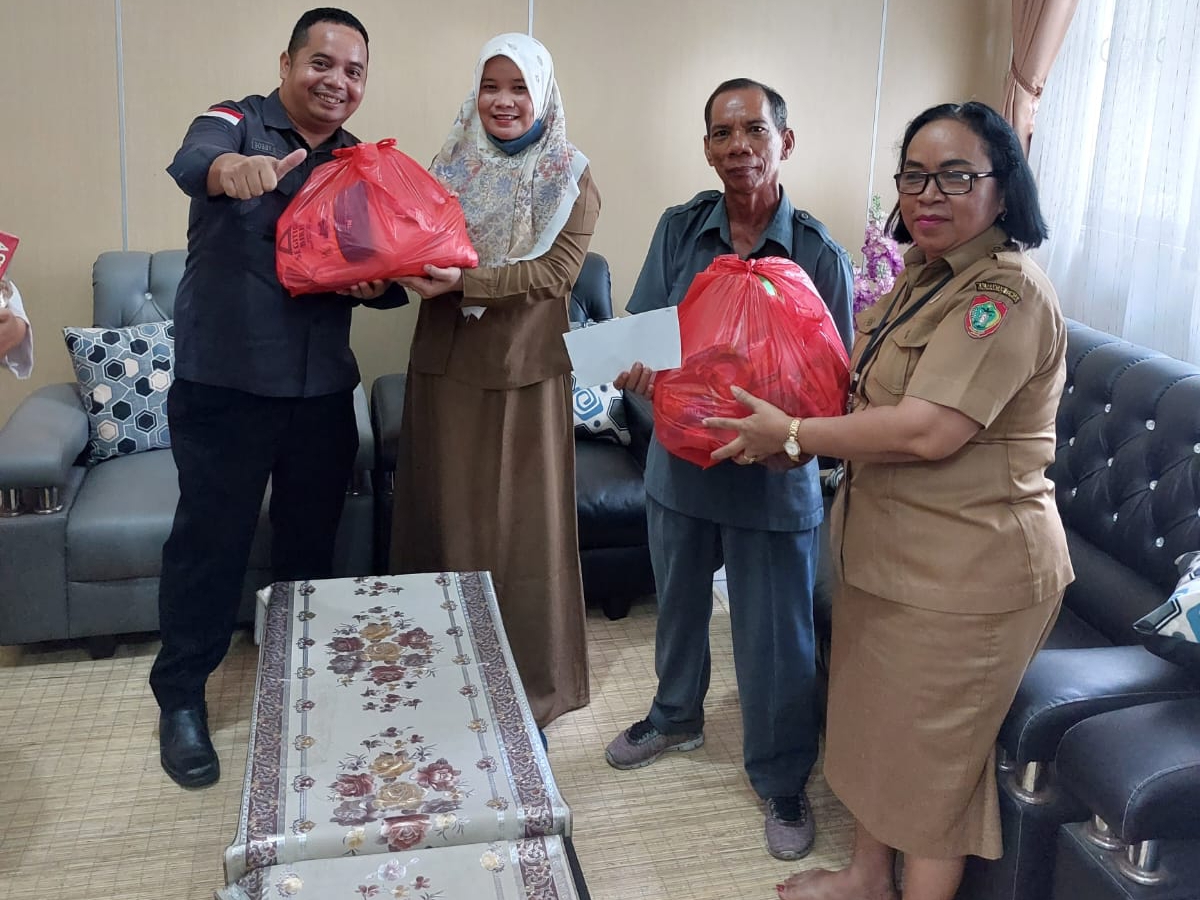 Menyambut Idulfitri 1445 H, Badan Kebangpol Prov. Kalteng Bagikan Tali Asih kepada PPNPN
