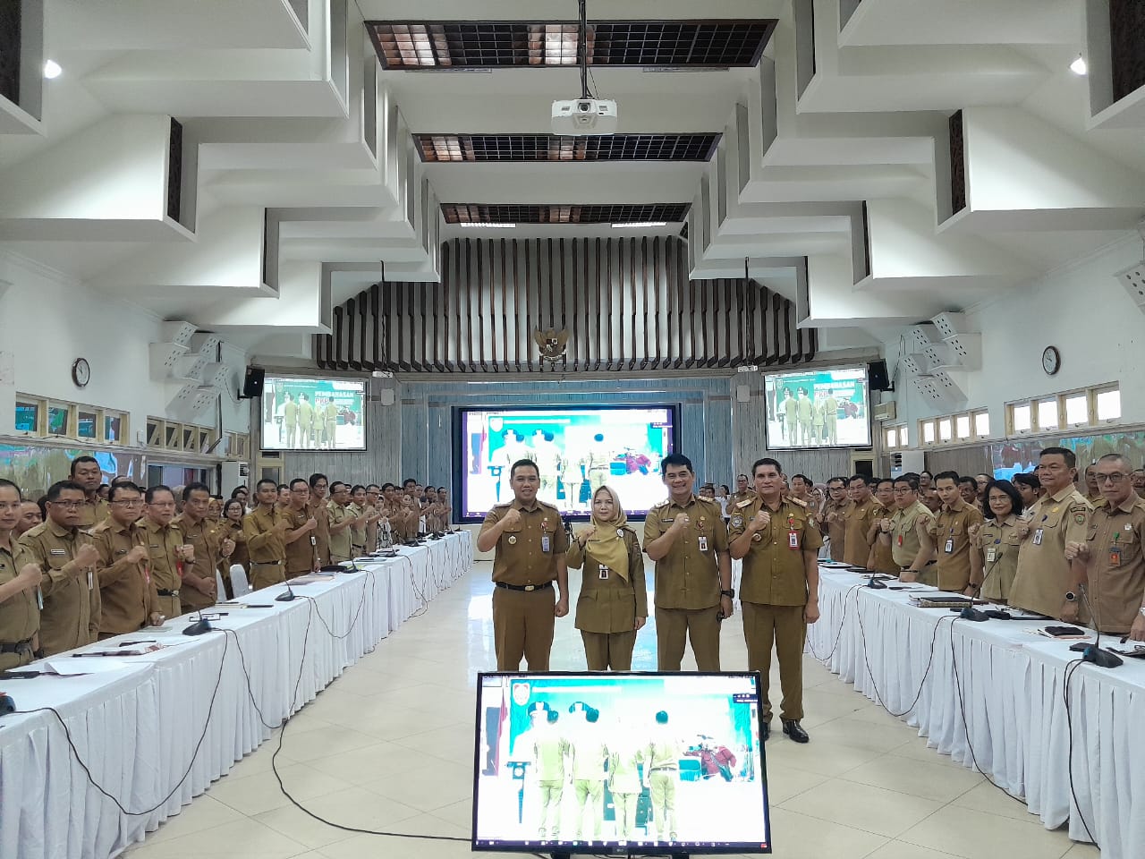 Asisten Ekbang Sri Widanarni Pimpin Pembahasan RKP DBH Sawit Se-Kalteng