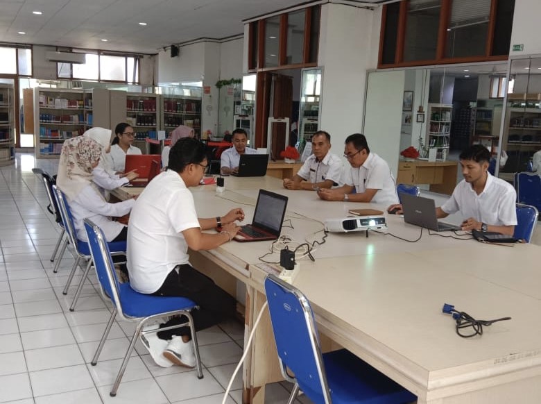 Dispursip Prov. Kalteng Fasilitasi Asistensi Penggunaan Aplikasi SRIKANDI
