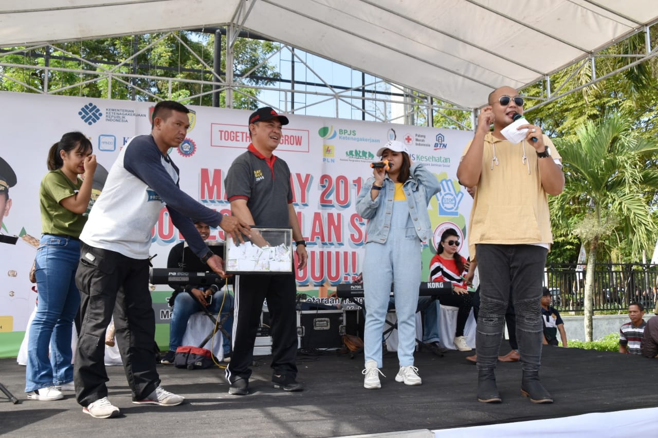 Sekda Kalteng Donor Darah di Acara Peringatan Hari Buruh 2019