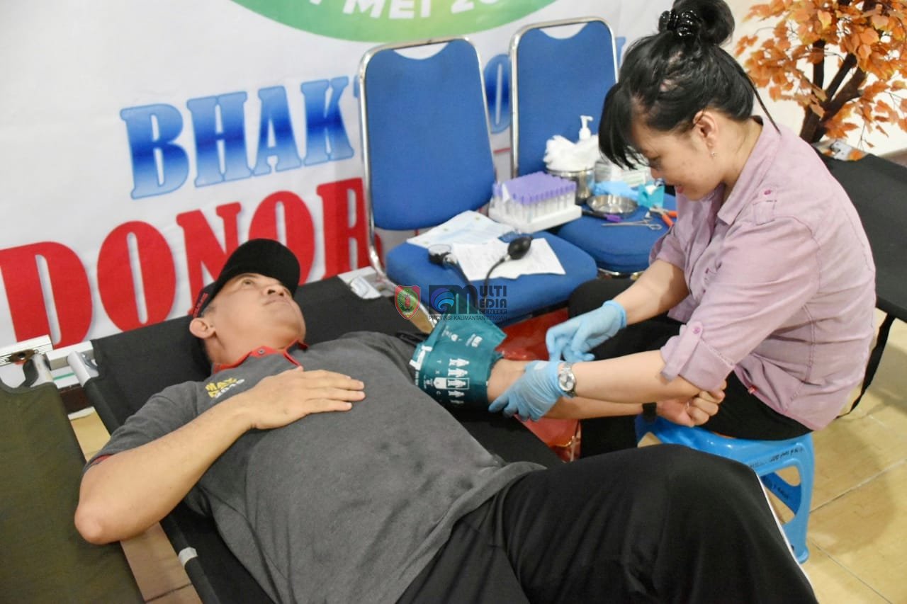 Sekda Kalteng Donor Darah di Acara Peringatan Hari Buruh 2019