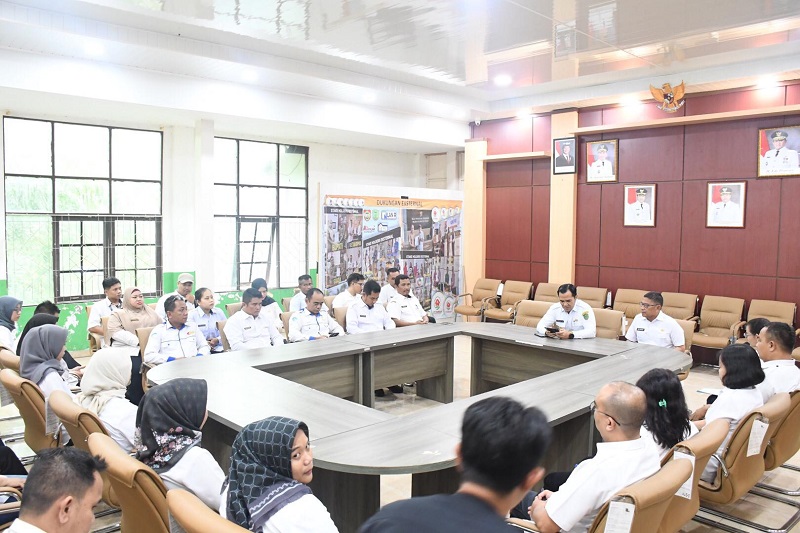 Bupati Pulang Pisau Tinjau Kinerja Diskominfostandi Kabupaten Pulang Pisau