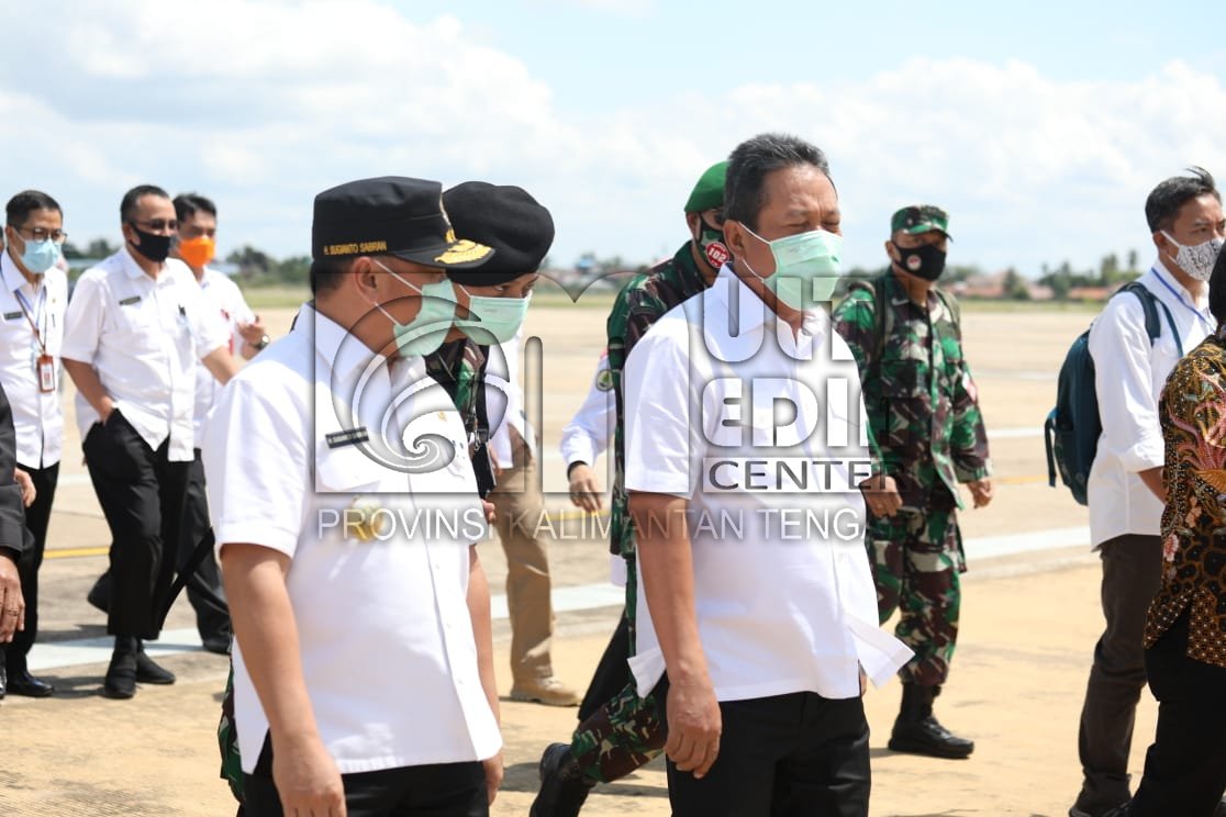 Wamenhan Lakukan Survey Lapangan Potensi Lahan Pertanian di Kalteng 