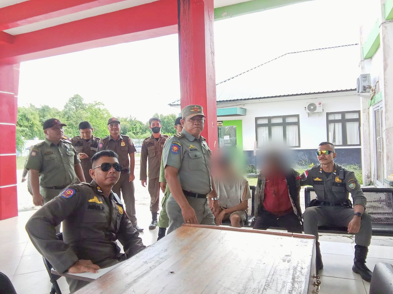 Satpol PP Kalteng Bergerak Cepat Amankan Dua Pria Bersaudara Bersenjata Tajam, Cegah Gangguan Ketertiban