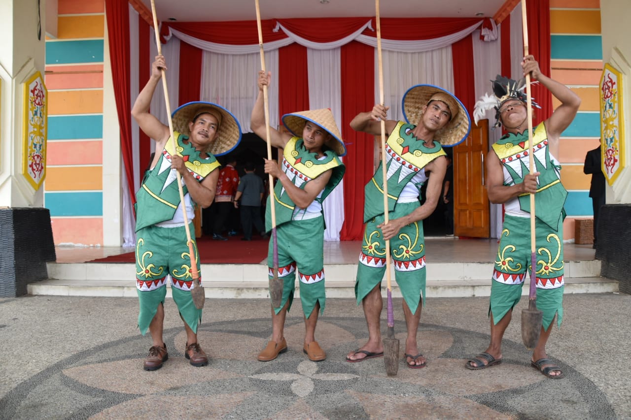 Uniknya Pertunjukan Alat Musik Tangkurung, Alat Musik Tradisonal Suku Tanah Siang, Kabupaten Murung Raya