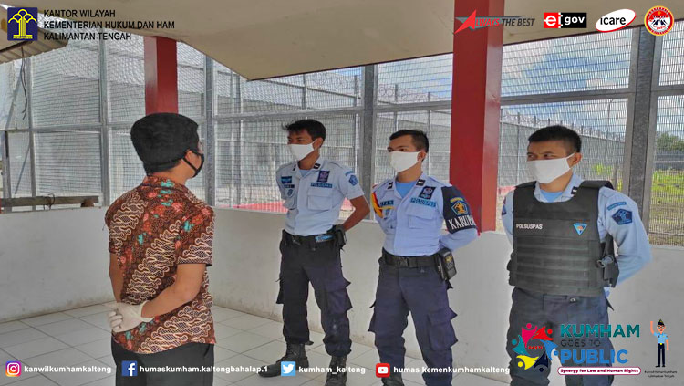 Staf Kamtib dan Petugas Jaga Gelar Razia Kamar Tahanan