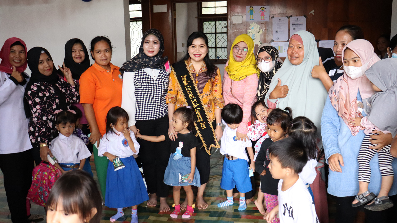 Dalam Menumbuhkan Minat Baca Anak Usia Dini, Bunda Literasi Gumas Kunjungi Taman Kanak-Kanak Sinar Kasih Kuala Kurun