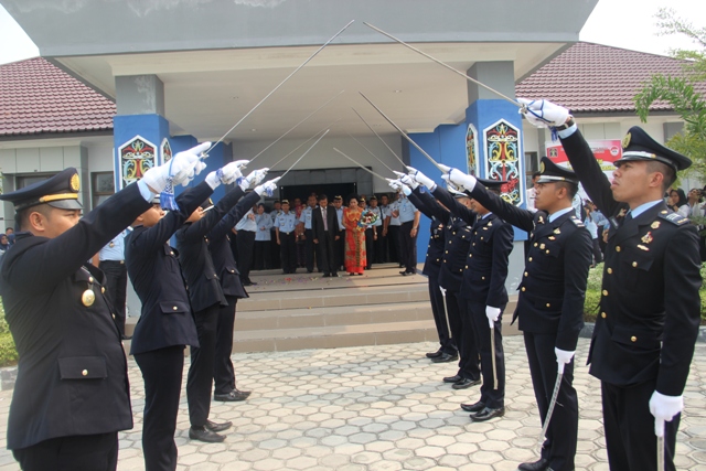 UPACARA PEDANG PORA DAN ISAK TANGIS PEGAWAI LEPAS KAKANWIL KEMENKUMHAM KALTENG 