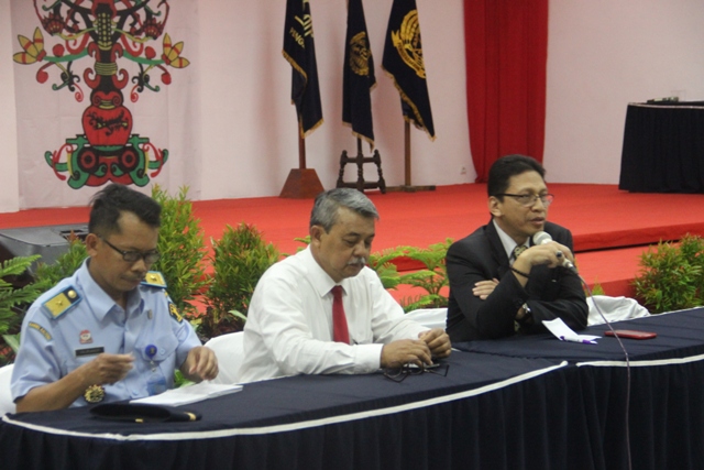 USAI RESMI MENJADI PUCUK PIMPINAN DI KEMENKUMHAM KALTENG, KAKANWIL DAN STAF AHLI MENTERI BIDANG HUBUNGAN ANTAR LEMBAGA BERI ARAHAN PEJABAT DAN PEGAWAI