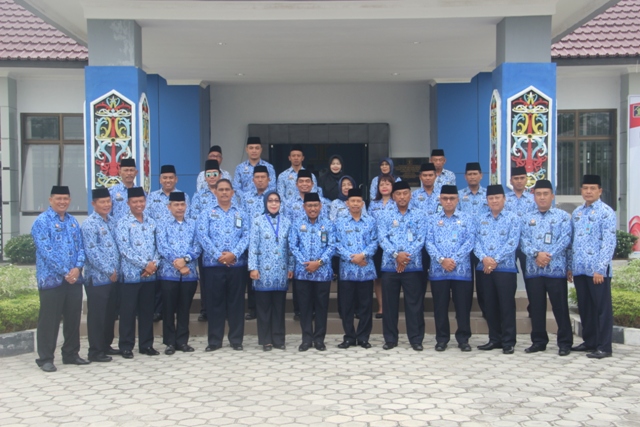 Upacara Hari Kesaktian Pancasila dengan tema â€œPancasila Sebagai landasan Kerja Mencapai Prestasi Bangsaâ€ di Kantor Wilayah berlangsung hikmat 