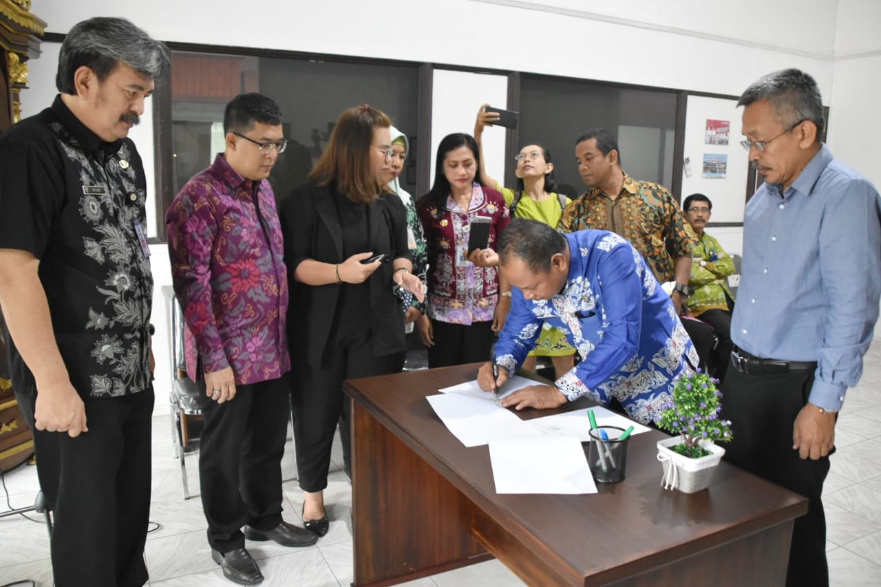 Kementerian PPPA Serahkan Sejumlah Bantuan Dalam Upaya Perlindungan Anak Korban Bencana Karhutla di Kalteng