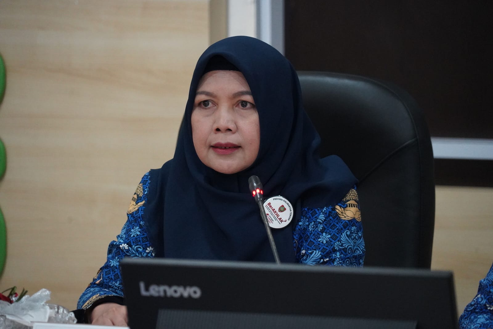 Asisten Ekbang Sri Widanarni Hadiri Konferensi Pers Berita Resmi Statistik BPS Provinsi Kalteng Per September 2024