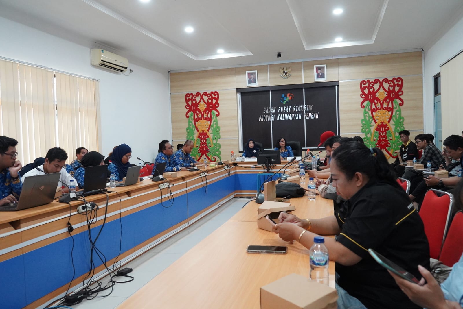 Asisten Ekbang Sri Widanarni Hadiri Konferensi Pers Berita Resmi Statistik BPS Provinsi Kalteng Per September 2024