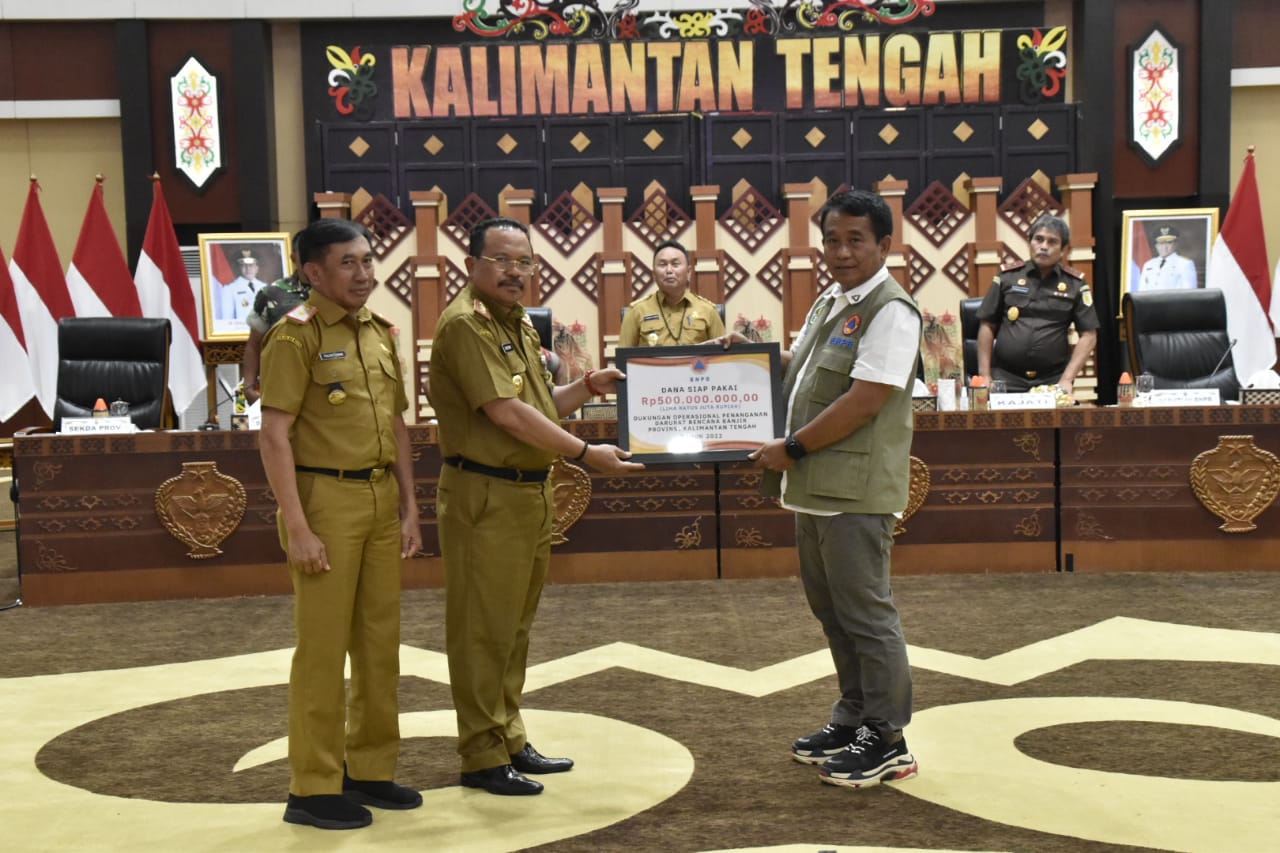 Gubernur Sugianto Sabran Pimpin Rakor Penanganan Dampak Banjir di Kalteng 