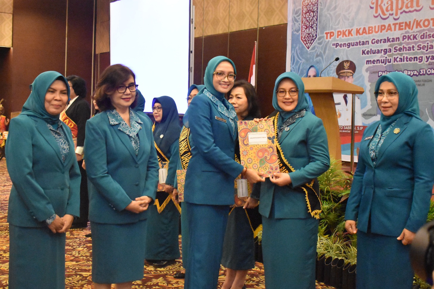 Kepala DP3APPKB Hadiri Pengukuhan Bunda Forum Anak Daerah Kabupaten/Kota Se-Kalimantan Tengah