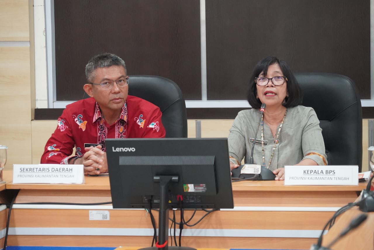 Mewakili Sekda Prov Kalteng, Plh Sahli Pemkumpol Akhmad Husain Hadiri Konferensi Pers Berita Resmi Statistik BPS Prov. Kalteng