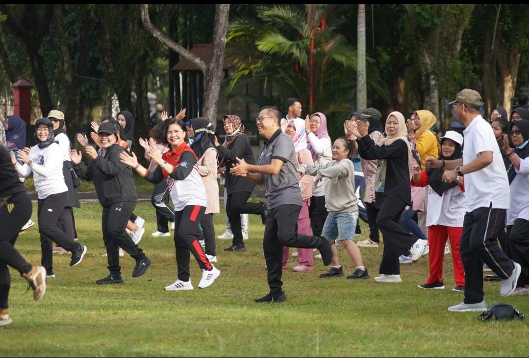 Pemprov Kalteng Bagikan 500 Paket Sembako Gratis untuk Pelaku UMKM