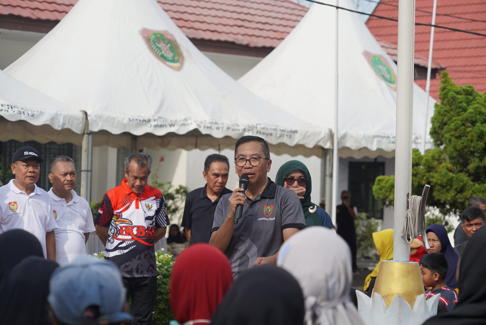 Pemprov Kalteng Bagikan 500 Paket Sembako Gratis untuk Pelaku UMKM