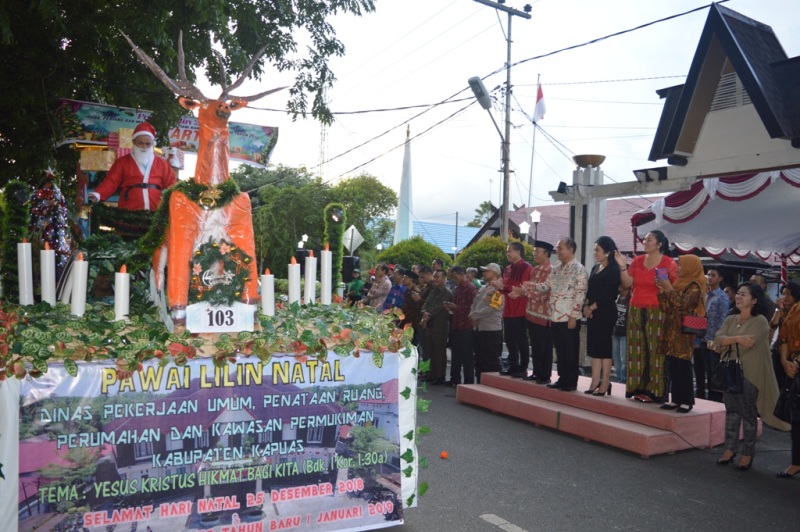 Ribuan Masyarakat Kapuas Ikuti Pawai Lilin