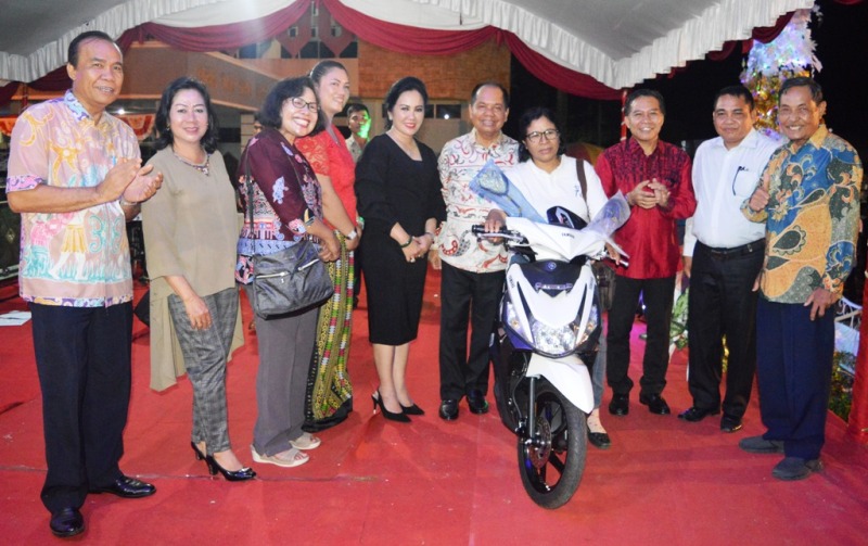 Ribuan Masyarakat Kapuas Ikuti Pawai Lilin
