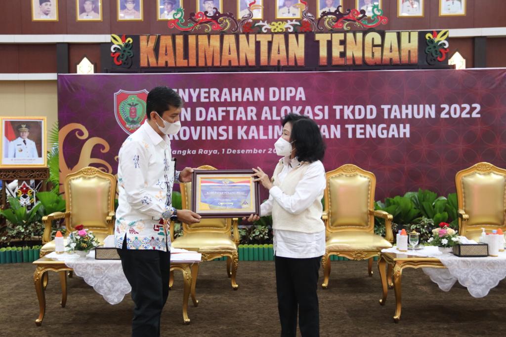 Pemkab Pulang Pisau Terima Penghargaan Laporan Keuangan Tahun 2020