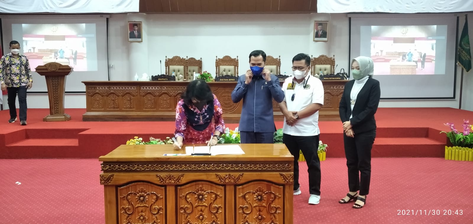 Penandatanganan Persetujuan Bersama Raperda APBD TA 2022