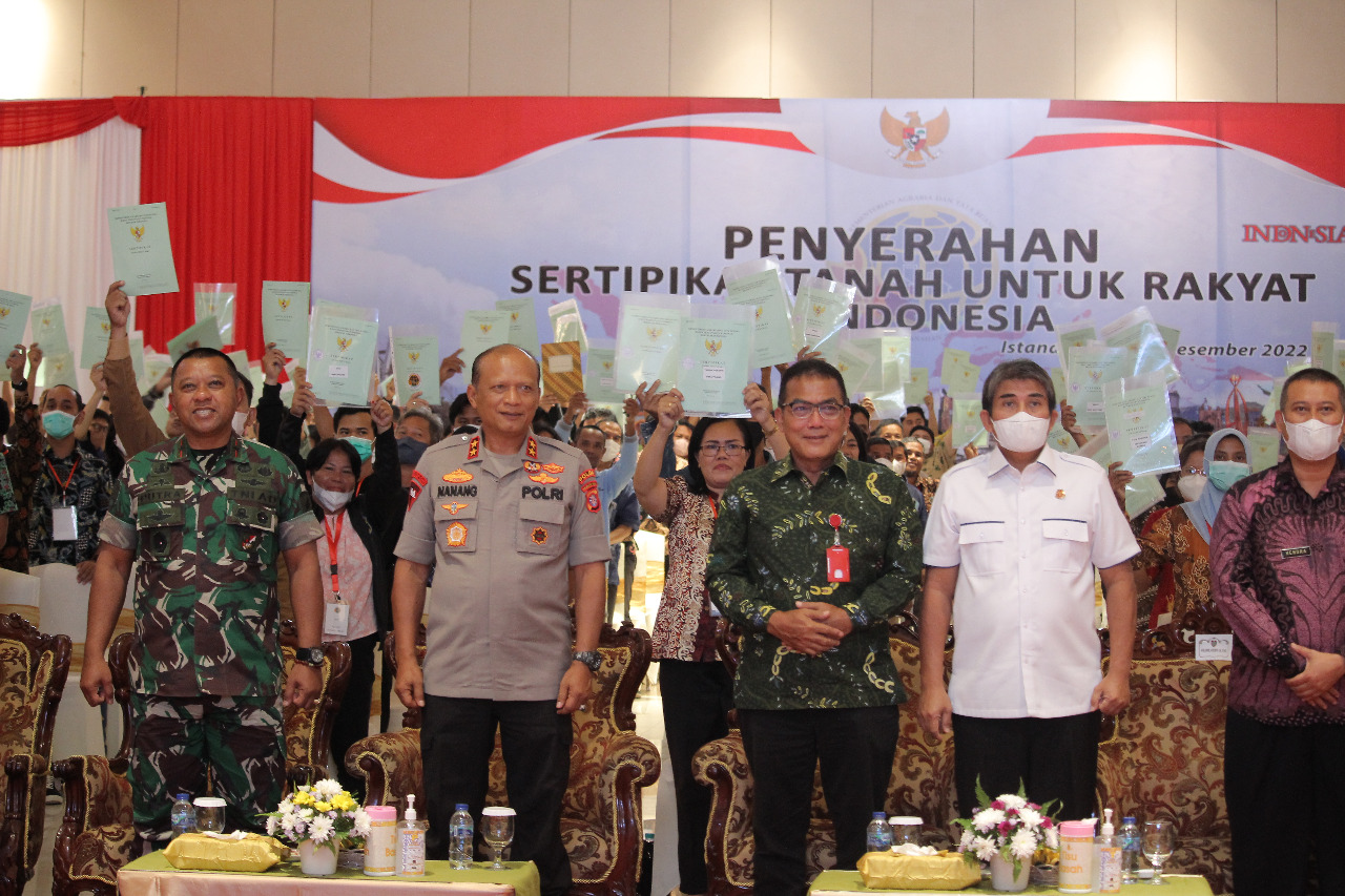 Masyarakat Kalteng Antusias Hadiri Penyerahan Sertipikat Tanah oleh Presiden Jokowi Secara Virtual