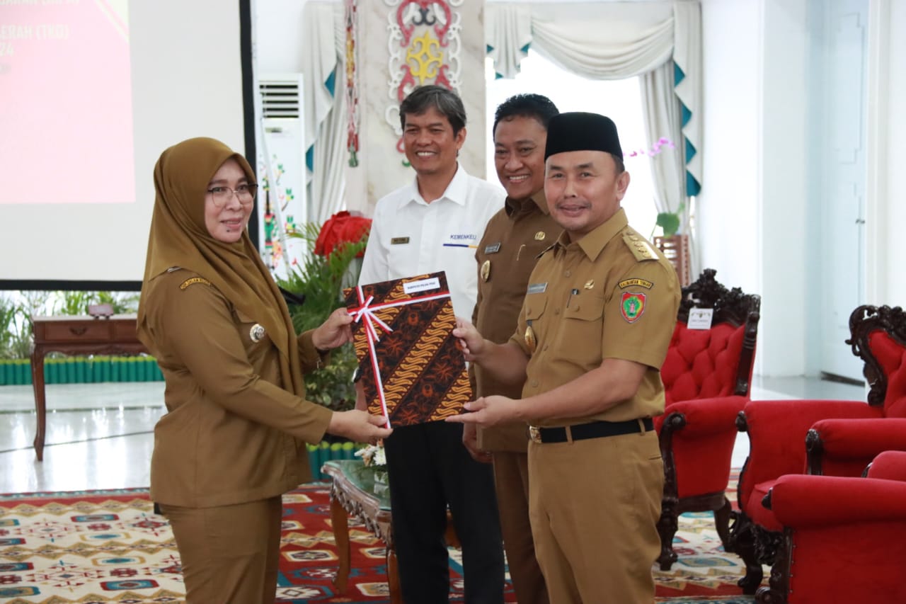 Pj. Bupati Pulang Pisau Terima Penyerahan DIPA dan TKD Tahun Anggaran 2024
