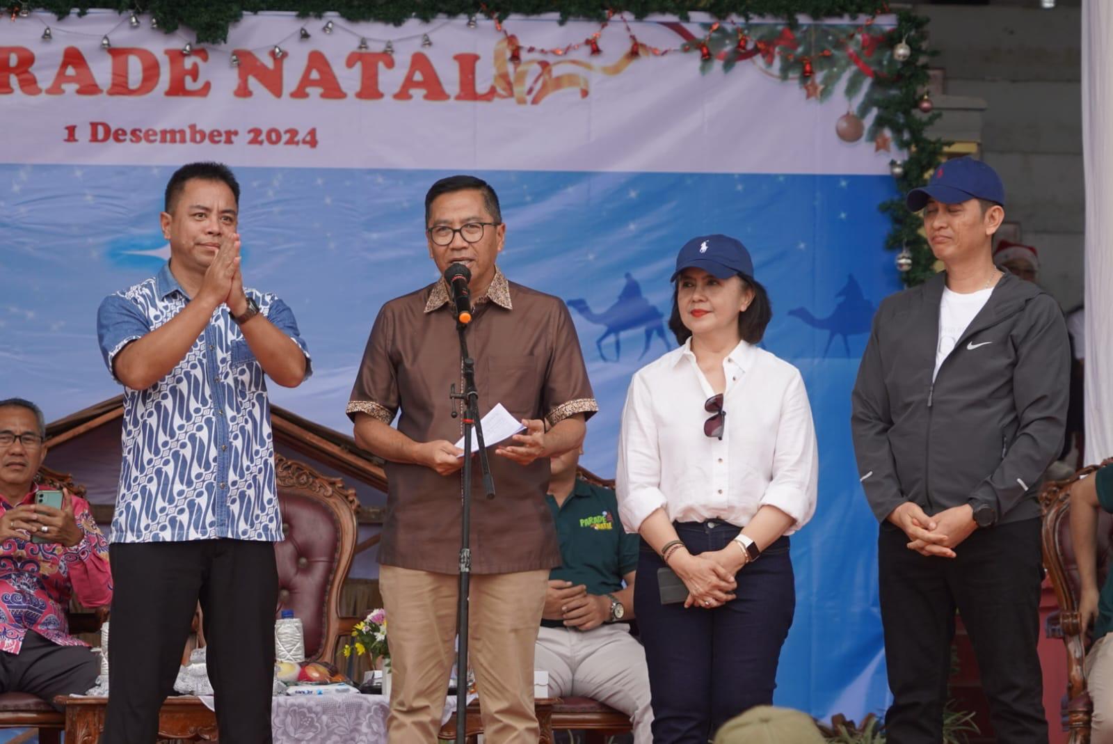 Masuki Bulan Desember, Pembina Kerohanian ASN Kalteng Leonard S. Ampung Lepas Peserta Parade Natal Tahun 2024
