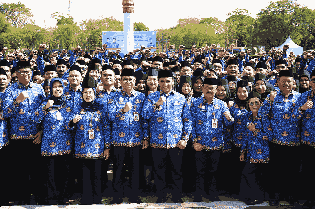 Wagub Kalteng Serahkan SK PPPK Tahap II dan Paruh Waktu Usai Upacara HUT ke-54 KORPRI