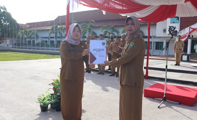 Pemkab Barsel Laksanakan Apel Besar ASN, Sekaligus Penyerahan DPA SKPD T.A 2023