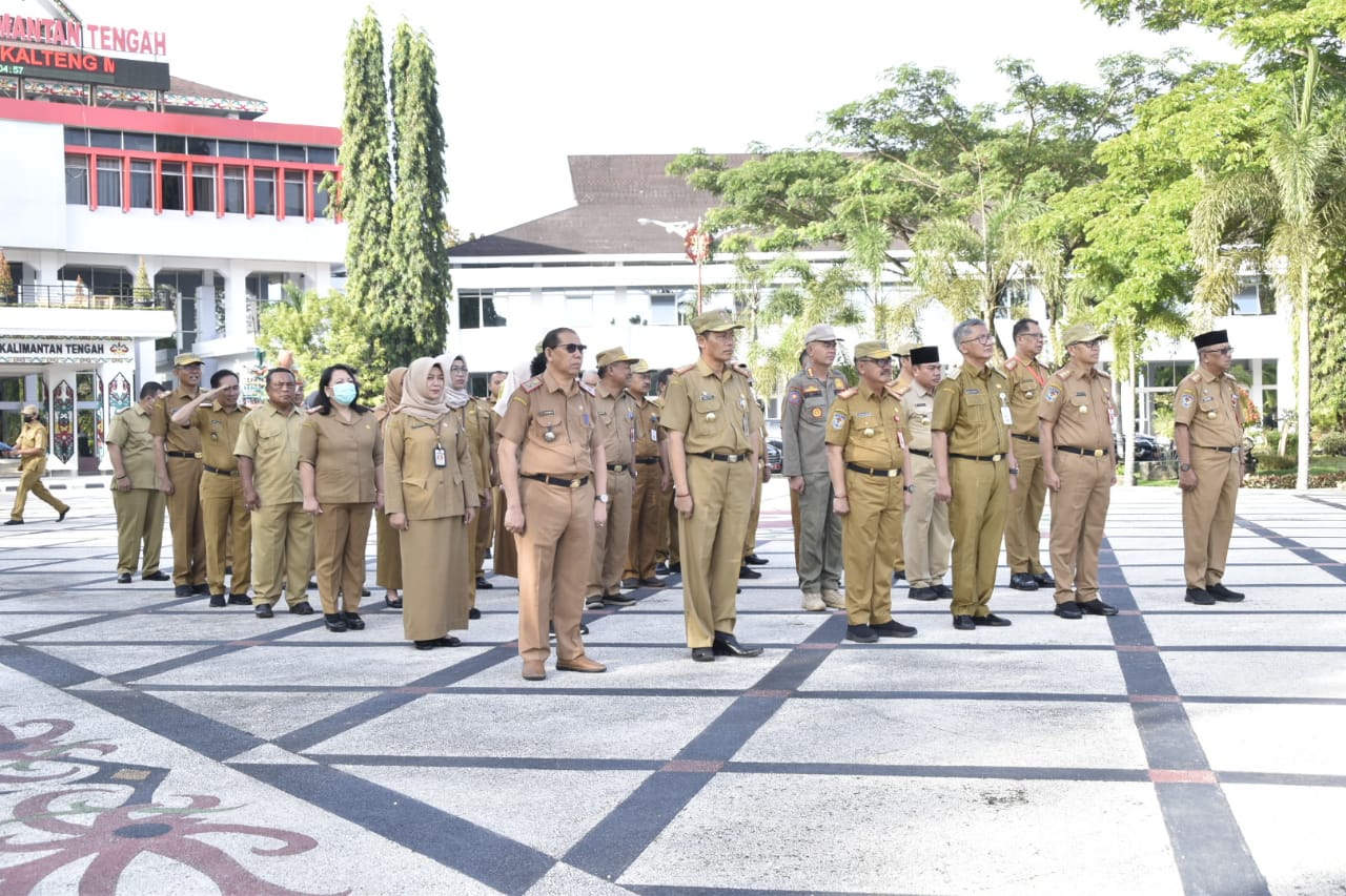 Tingkatkan Disiplin dan Kinerja, ASN dan Pegawai Kontrak Pemprov. Kalteng Laksanakan Apel Besar
