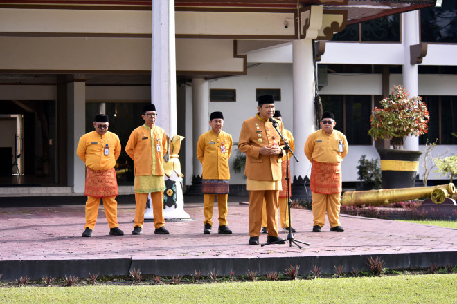Hari Pertama Kerja 2025, Pj Bupati Budi Santosa Pimpin Apel Pagi