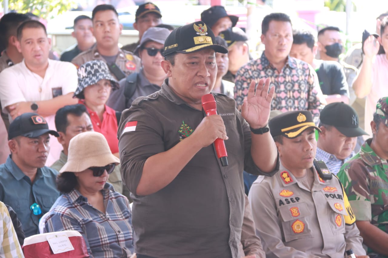 Wagub Edy Pratowo Buka Pasar Penyeimbang Sekaligus Menyapa Masyarakat di Kecamatan Dusun Selatan
