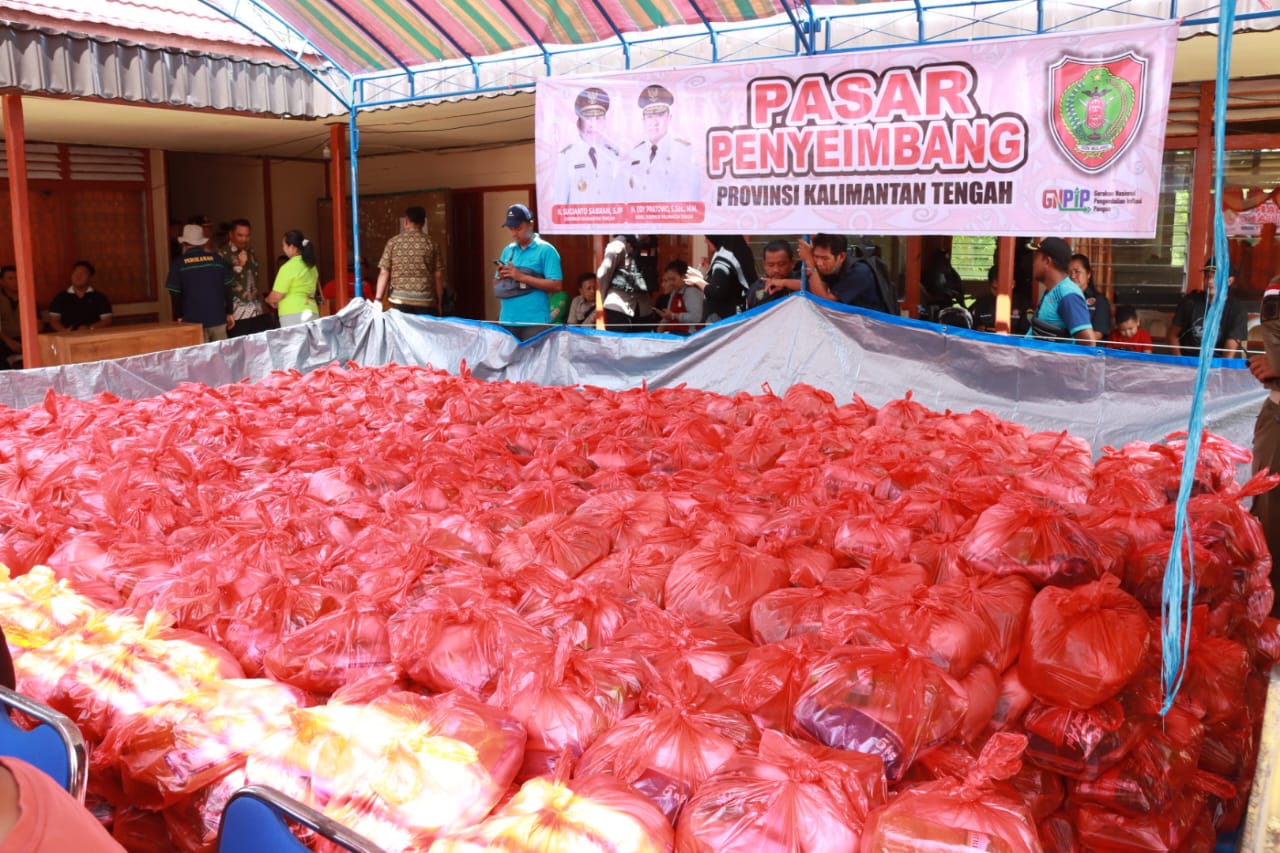 Wagub Edy Pratowo Buka Pasar Penyeimbang Sekaligus Menyapa Masyarakat di Kecamatan Dusun Selatan