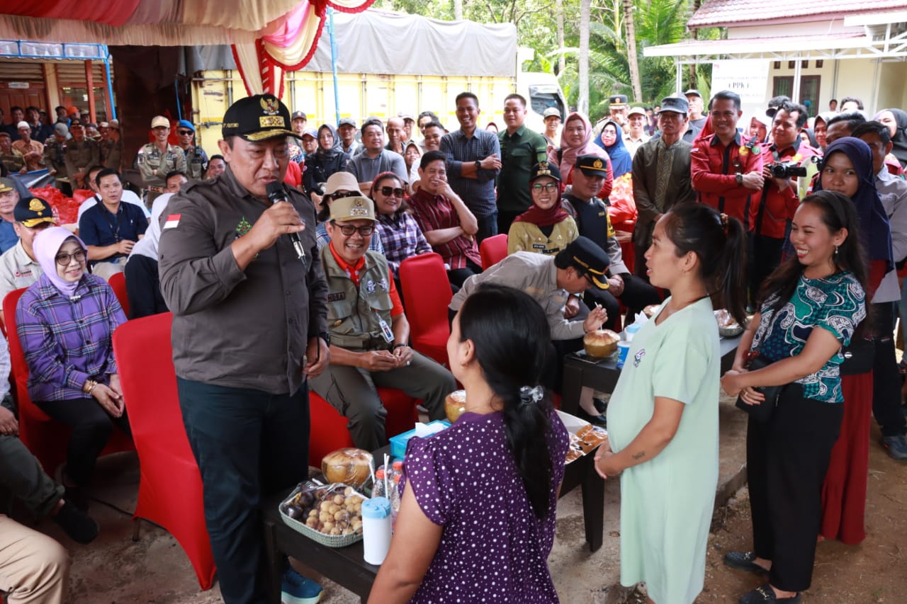 Akhiri Kunker DAS Barito, Wagub Edy Pratowo Buka Pasar Penyeimbang di Bartim dan Barsel