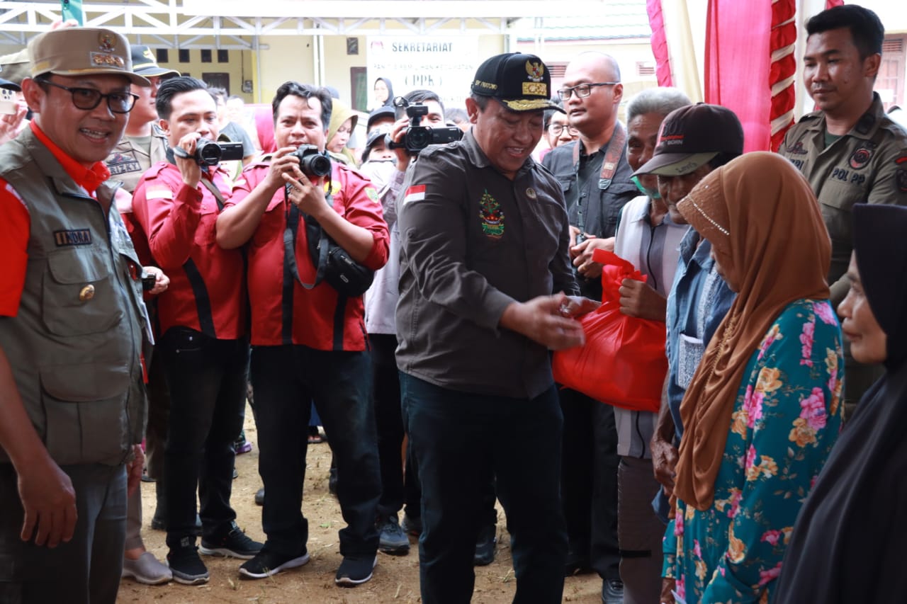 Akhiri Kunker DAS Barito, Wagub Edy Pratowo Buka Pasar Penyeimbang di Bartim dan Barsel