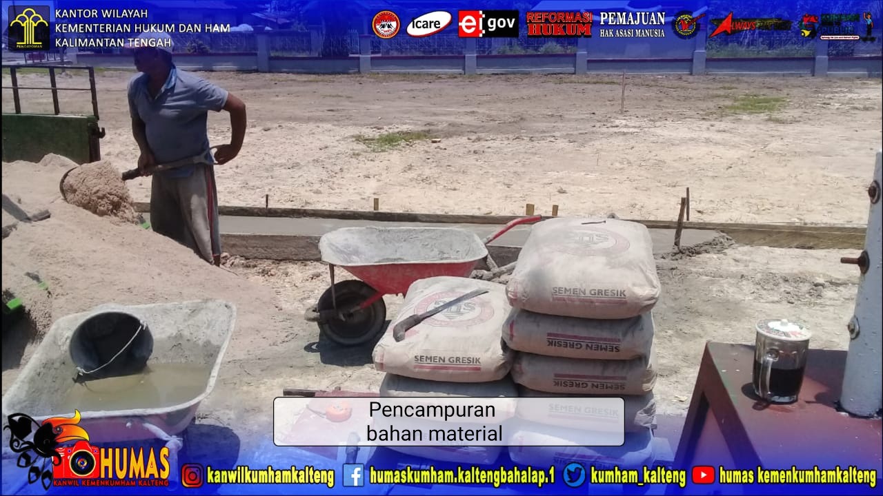 Pembuatan Lapangan Voli di Bapas Pangkalan Bun