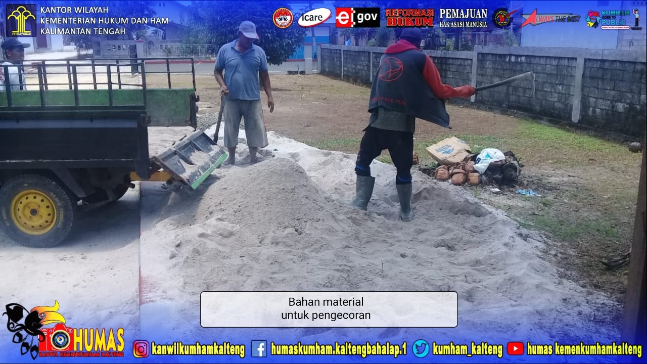 Pembuatan Lapangan Voli di Bapas Pangkalan Bun